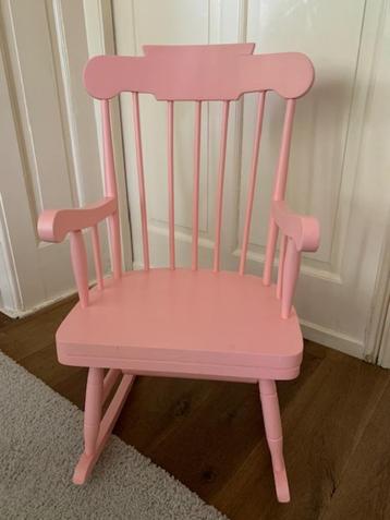 Charmant vintage schommelstoeltje beschikbaar voor biedingen