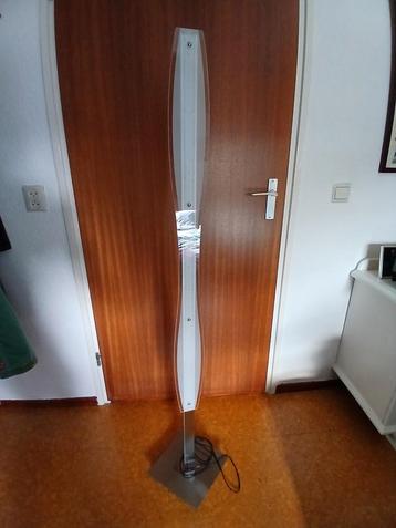 Te koop: moderne stalamp met dimmer beschikbaar voor biedingen