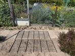 Gratis! Stevig metalen hekwerk in 2 delen van 120 x 50 cm, Tuin en Terras, Tuinhekken en Hekwerk, Ophalen, Gebruikt, IJzer, Sierhekwerk