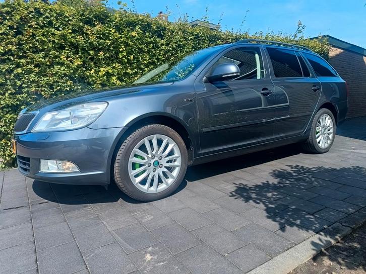 Skoda Octavia 1.8 TSI 118KW Combi Aut. 2011 Grijs, Auto's, Skoda, Particulier, Octavia, Achteruitrijcamera, Android Auto, Apple Carplay