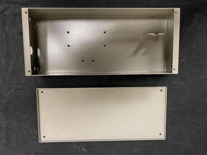 Gepoedercoate metalen behuizing voor electronica, Hobby en Vrije tijd, Elektronica-componenten, Nieuw, Ophalen