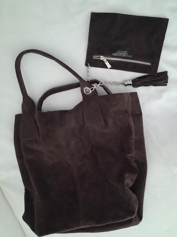 donkerbruin suede shopper., Sieraden, Tassen en Uiterlijk, Tassen | Damestassen, Zo goed als nieuw, Shopper, Bruin, Ophalen of Verzenden