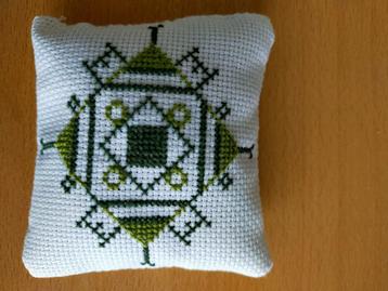 Handgemaakt Speldenkussen beschikbaar voor biedingen