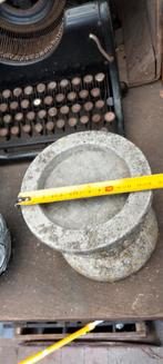 Brocante betonnen zuil zuiltje MOET WEG, Gebruikt, ., Ophalen of Verzenden, .