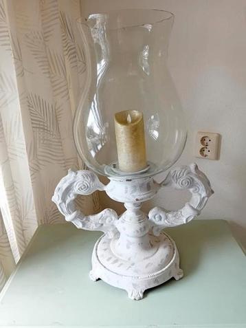 Groot windlicht beschikbaar voor biedingen