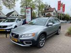 Volvo XC70 2.4 D5 AWD AUTOMAAT 4X4 / LEDER / NAVI / TREKHAAK, Automaat, 1716 kg, Gebruikt, 193 €/maand
