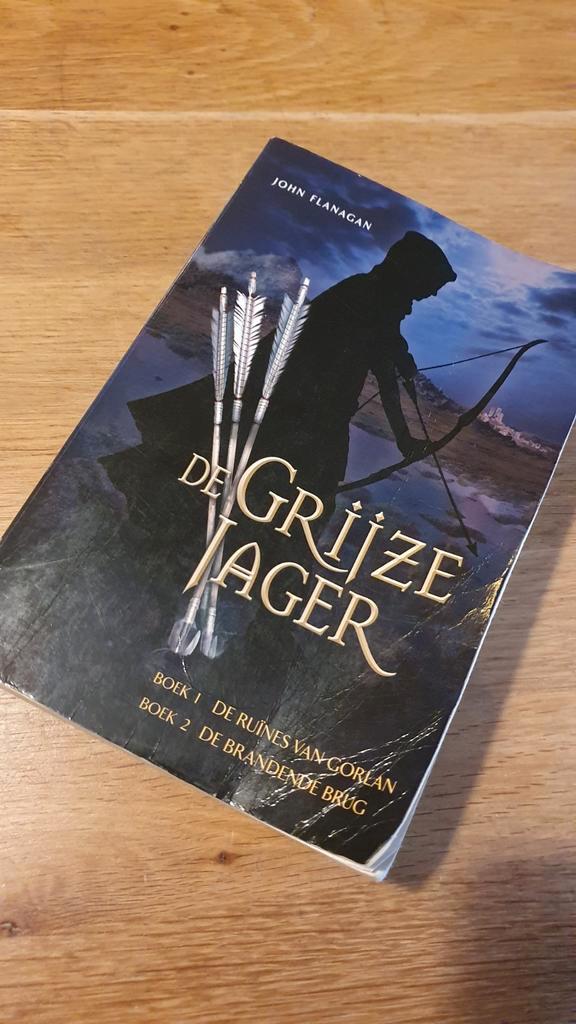 De Grijze Jager 1 & 2 Ruïnes van Gorlan en De brandende brug, Boeken, Fantasy, Gelezen, Ophalen of Verzenden