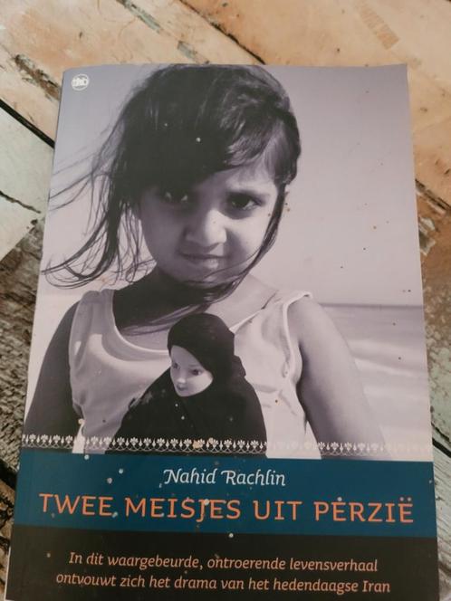 N. Rachlin - Twee meisjes uit Perzie, Boeken, Literatuur, Zo goed als nieuw, Amerika, Ophalen of Verzenden