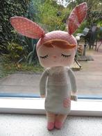 Pop met jurk en konijnenoren merk Metoo meet ca 35 cm, Ophalen of Verzenden, Zo goed als nieuw, Overige typen