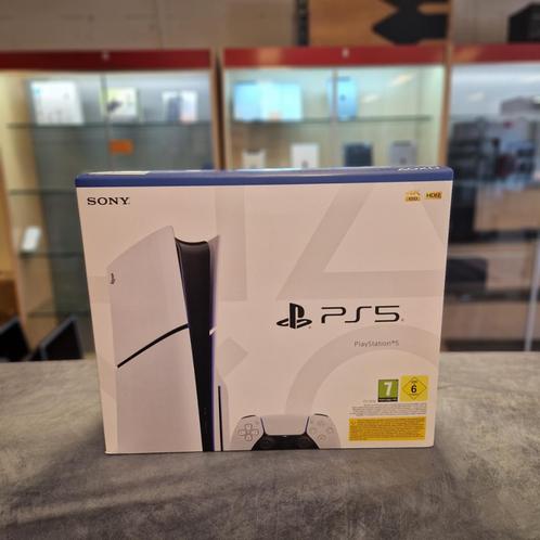 Sony PlayStation 5 Slim Disk Edition 852GB Spelcomputer - Ni, Spelcomputers en Games, Games | Sony PlayStation 5, Zo goed als nieuw