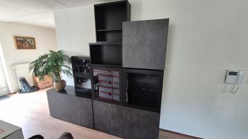 Ikea Wandkast - Eigen Indeling! Kan max 300br en 210hg beschikbaar voor biedingen