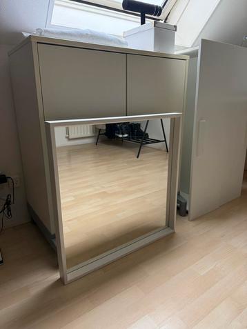 Witte Vierkante Spiegel beschikbaar voor biedingen