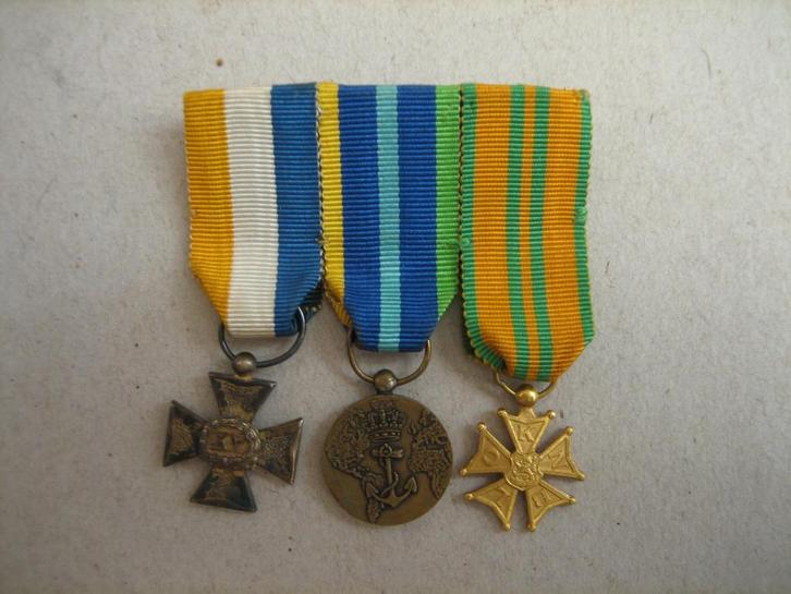Oude spang miniatuur medaille 3x, Verzamelen, Militaria | Algemeen, Landmacht, Lintje, Medaille of Wings, Nederland, Ophalen of Verzenden