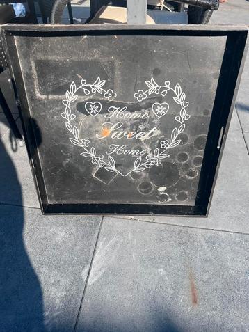 Dienblad beschikbaar voor biedingen