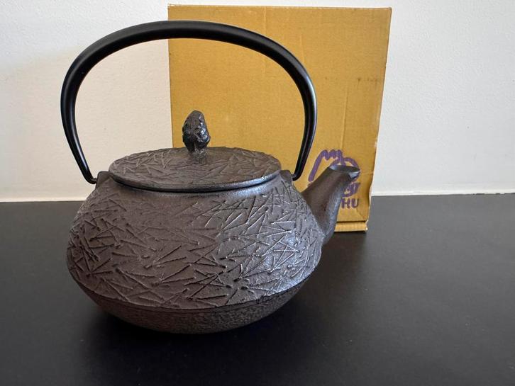12-025AB Prachtige gietijzeren theepot van Iwachu, 0,55 L, Antiek en Kunst, Antiek | Emaille, Ophalen of Verzenden