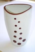 Jan Ravelli vaasje, Huis en Inrichting, Gebruikt, Wit, Aardewerk of Porselein, Ophalen of Verzenden