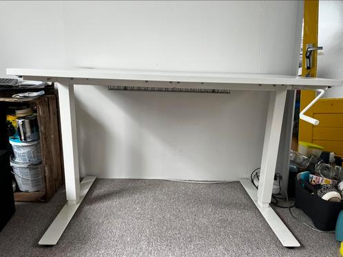 In hoogte verstelbaar IKEA bureau, Huis en Inrichting, Bureaus, Zo goed als nieuw, Bureau, In hoogte verstelbaar, Ophalen