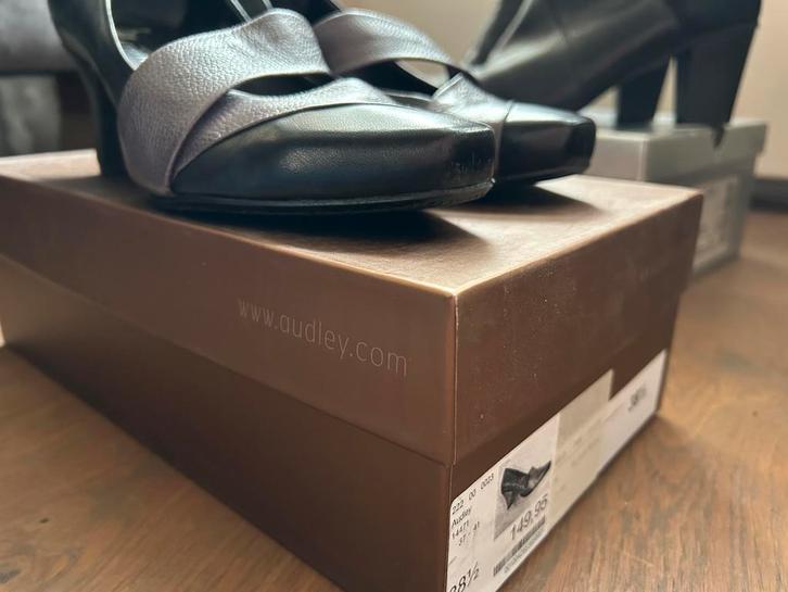 Leder pumps Audley zwart met zilver/grijs 38,5, Kleding | Dames, Schoenen, Zo goed als nieuw, Zwart, Ophalen