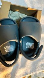 Baby Yeezy slides Maat 20 - Nieuw in Doos!, Ophalen of Verzenden, Nieuw, Jongetje of Meisje, Schoentjes