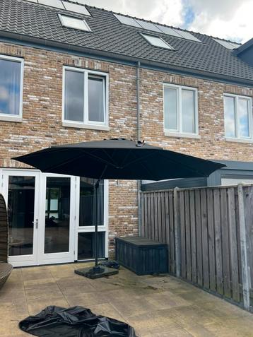 Garden Impressions zweefparasol inclusief voet en hoes beschikbaar voor biedingen