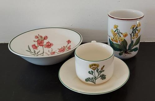 Vintage kommetje beker kop en schotel porselein tuinbloemen, Antiek en Kunst, Antiek | Porselein, Ophalen of Verzenden