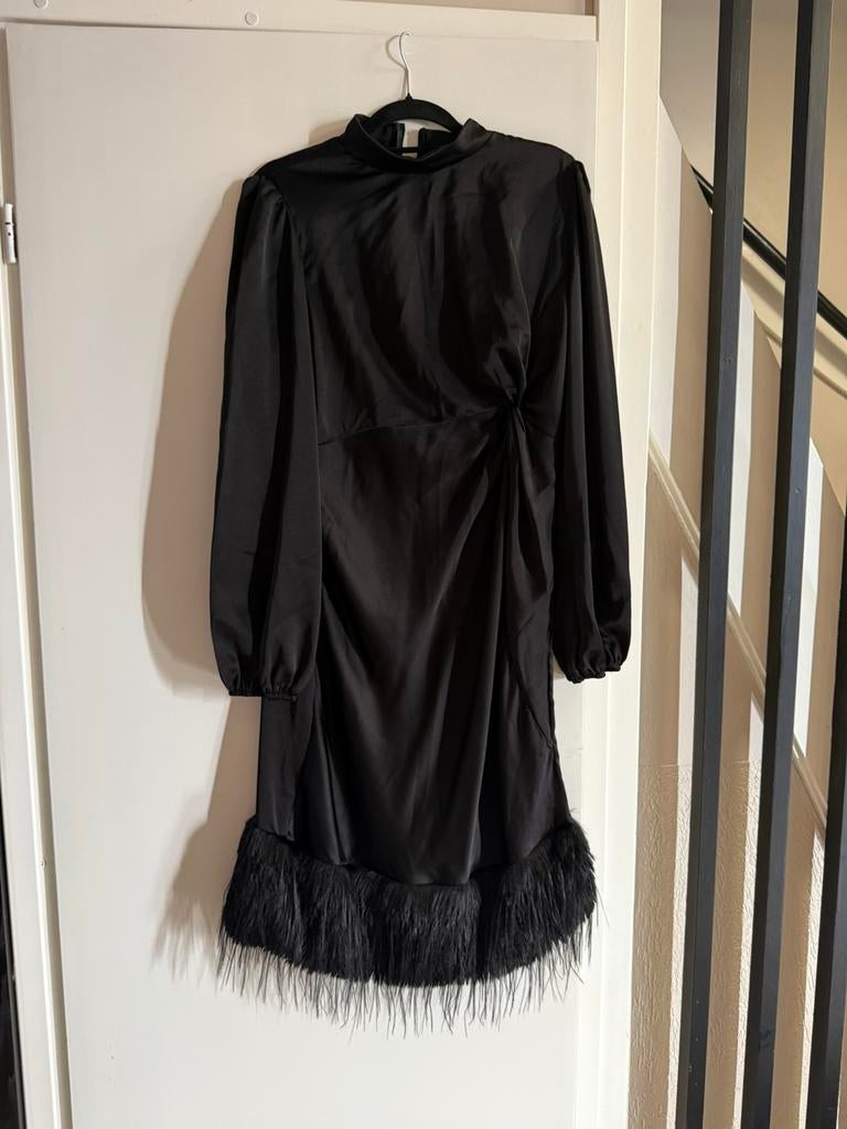 Jurk zwart met veren, Kleding | Dames, Jurken, Ophalen, Zwart, Maat 46/48 (XL) of groter, Zo goed als nieuw