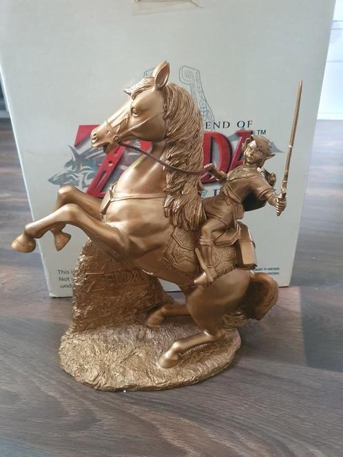 Zelda Golden Statue Zelda Twilight princess Link on Epona, Verzamelen, Beelden en Beeldjes, Gebruikt, Ophalen of Verzenden