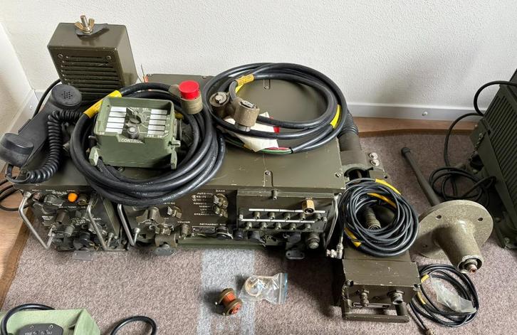 US M151 en HMMWV, APC en tank radio set compleet GRC VRC, Verzamelen, Militaria | Algemeen, Landmacht, Overige typen, Amerika
