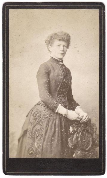 CDV - Vrouw - Mooie Jurk - Foto Greiner Amsterdam beschikbaar voor biedingen