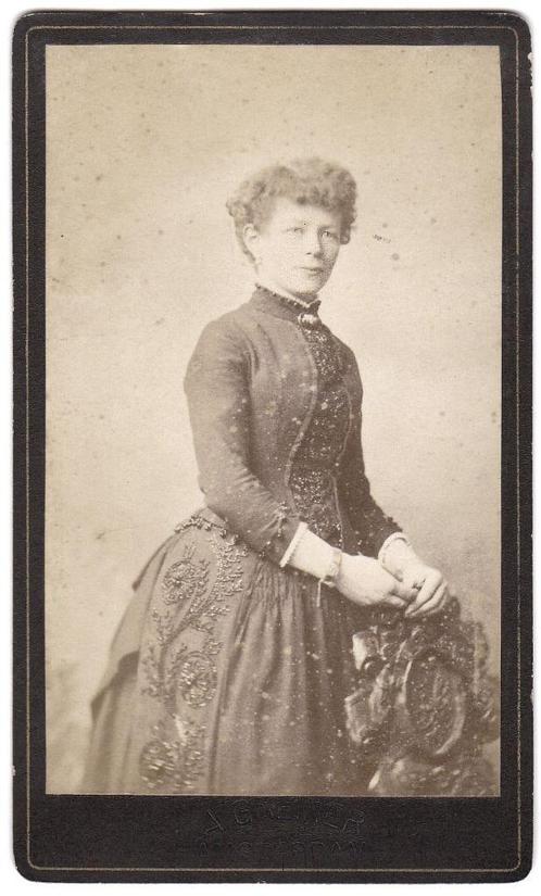 CDV - Vrouw - Mooie Jurk - Foto Greiner Amsterdam, Verzamelen, Foto's en Prenten, Gebruikt, Foto, Overige onderwerpen, Voor 1940