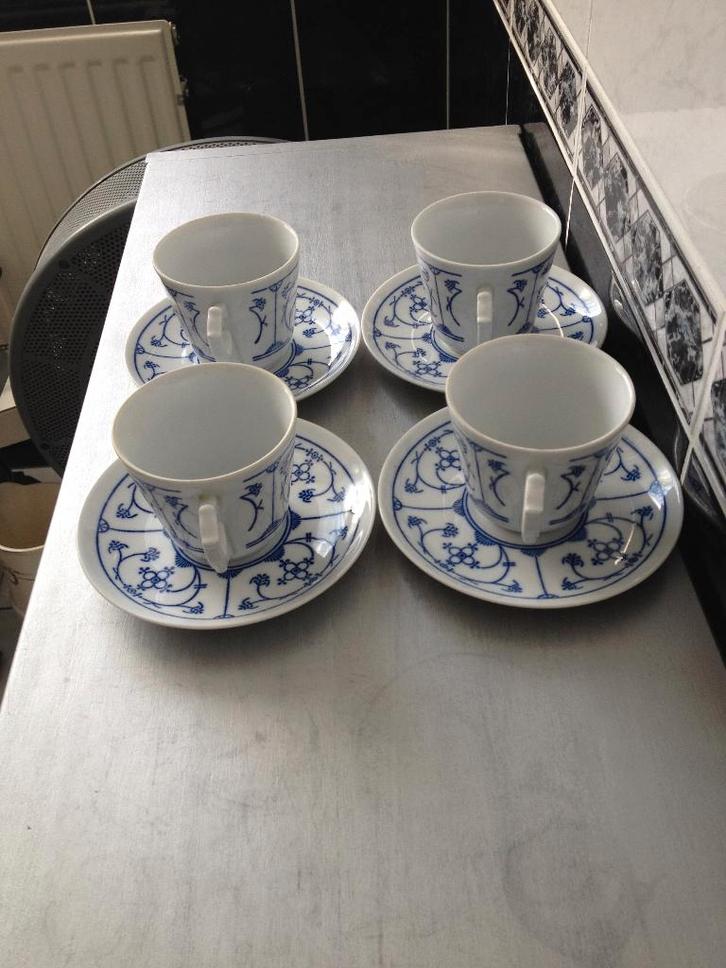 Jager Eisenberg | Blau Saks | Vintage | 4 kop en schotels, Huis en Inrichting, Keuken | Servies, Zo goed als nieuw, Kop(pen) en/of Schotel(s)