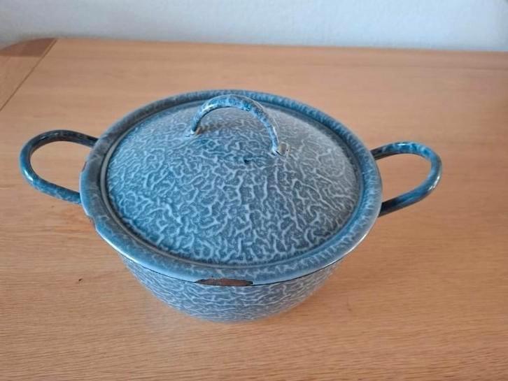 Vintage grijze emaille pan, 22 cm. doorsnee, Huis en Inrichting, Keuken | Potten en Pannen, Gebruikt, Overige materialen, Ophalen of Verzenden