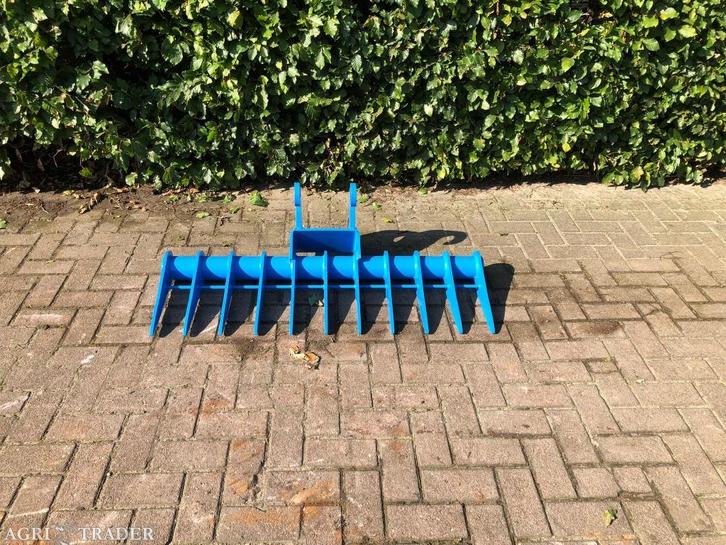 Nieuwe hark Cw 05 aansluiting 1.15 m Breed, Zakelijke goederen, Machines en Bouw | Kranen en Graafmachines, Graafmachine, Ophalen