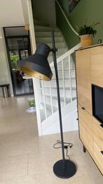 Industriële zwarte vloerlamp, Huis en Inrichting, Lampen | Vloerlampen, Ophalen, Zo goed als nieuw, Industrieel, 150 tot 200 cm