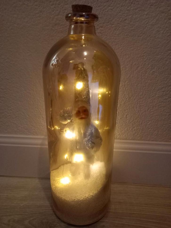 Kerst deco kerstman in glazen fles/sneeuw/geluid/licht, Diversen, Kerst, Zo goed als nieuw, Ophalen of Verzenden