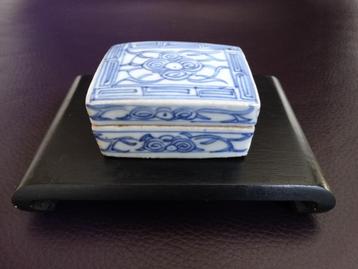 Chinees dekseldoosje pillendoosje porselein, China blauw wit beschikbaar voor biedingen