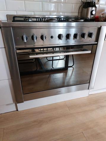 Indesit Gasfornuis met Elektrische Oven - 5 Pitten beschikbaar voor biedingen