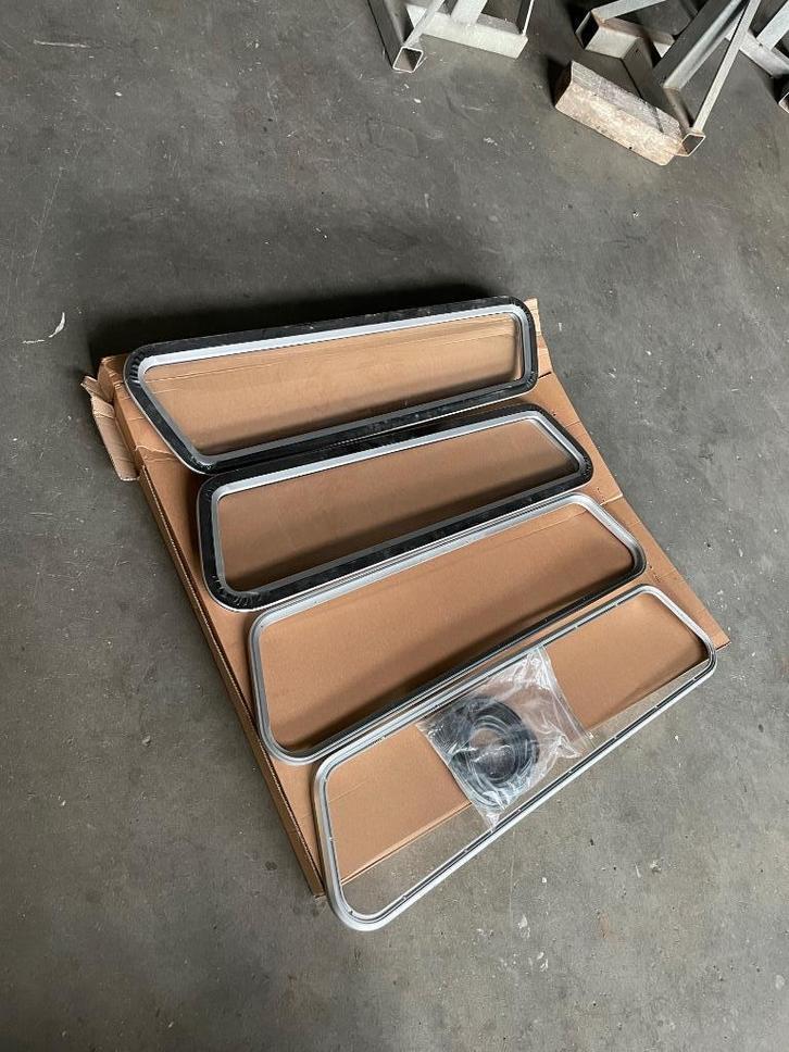 Nieuwe Gebo aluminium scheepsramen, Watersport en Boten, Bootonderdelen, Nieuw, Dekbeslag, Zeilboot of Motorboot, Ophalen