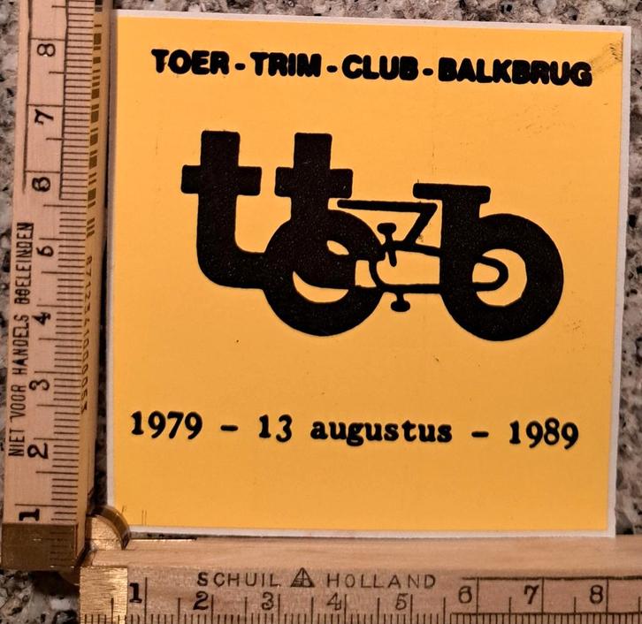 Vintage sticker Toer trim club Balkbrug logo fiets 1983, Verzamelen, Stickers, Zo goed als nieuw, Ophalen of Verzenden