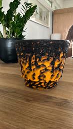 Vintage bloempot zwart/oranje  lava, Tuin en Terras, Bloempotten, Ophalen, Rond, Zo goed als nieuw, Aardewerk