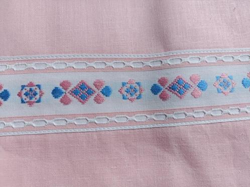 Vintage NIEUW roze beddengoed met geborduurde sierrand (A46), Huis en Inrichting, Slaapkamer | Beddengoed, Nieuw, Tweepersoons