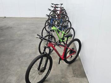 Partij van 6 gloednieuwe Merida ATB fietsen beschikbaar voor biedingen
