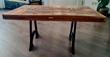 Unieke salontafel/bijzettafel van gerecycled hout beschikbaar voor biedingen