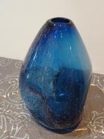 glazen vaas met belletjes blauwe vaas glas met  3 deuken, Huis en Inrichting, Woonaccessoires | Vazen, Minder dan 50 cm, Glas