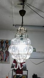 Vintage glazen hanglamp met draadkorf 62 cm hoog, Gebruikt, 50 tot 75 cm, Vintage, Ophalen of Verzenden