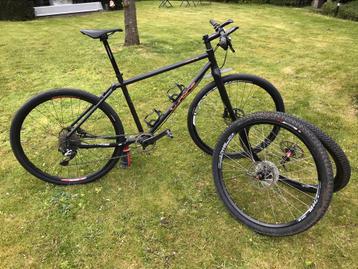 UNIEKE CUSTOM BUILD TURBINE GRAVELBIKE MAAT LARGE  beschikbaar voor biedingen