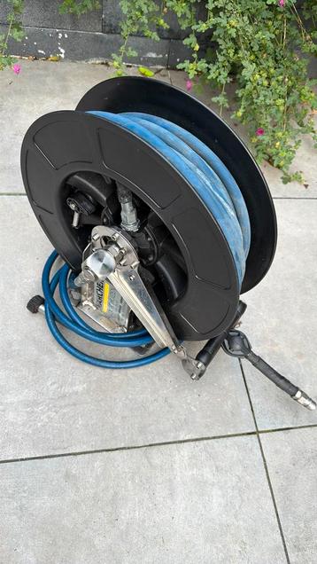 Hogedruk slang warm water op haspel beschikbaar voor biedingen