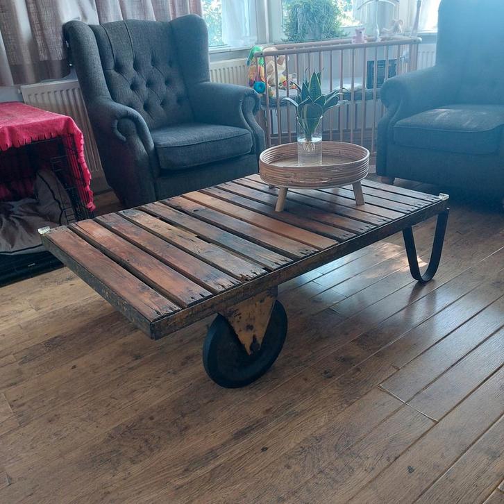 Unieke Salon Tafel Kar/Wagen, Huis en Inrichting, Tafels | Salontafels, Gebruikt, Minder dan 50 cm, 50 tot 100 cm, 100 tot 150 cm