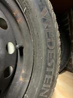 4 Winterbanden Fiat Punto met velgen en wieldoppen, Ophalen, Gebruikt