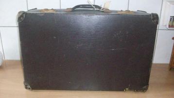 Antieke brocante koffer beschikbaar voor biedingen